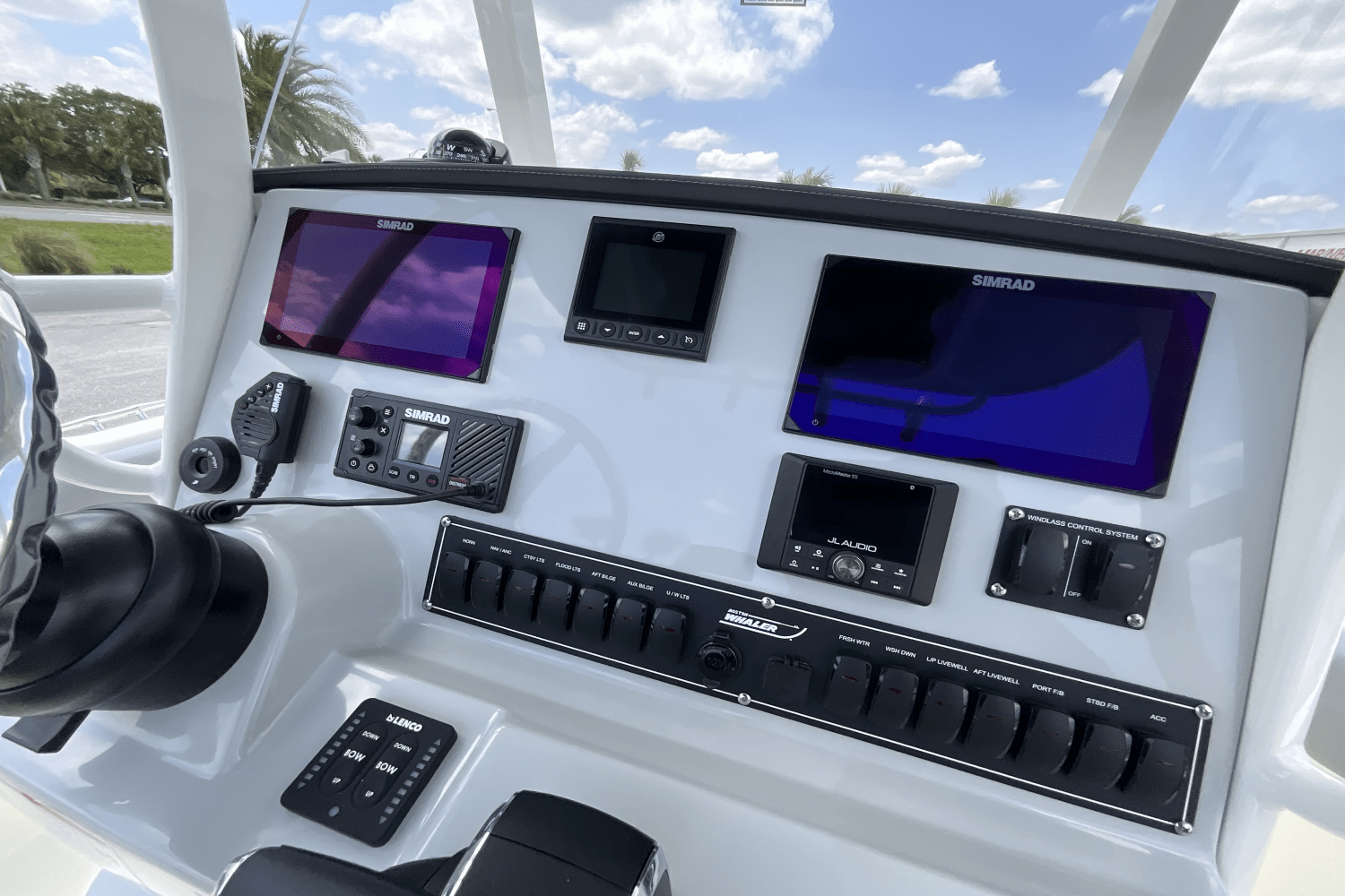 Slide: The Image of Boston Whaler 230 Outrage 2025 - 24