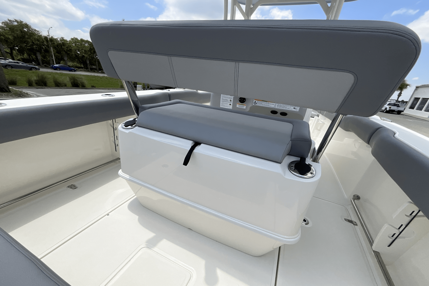 Slide: The Image of Boston Whaler 230 Outrage 2025 - 26