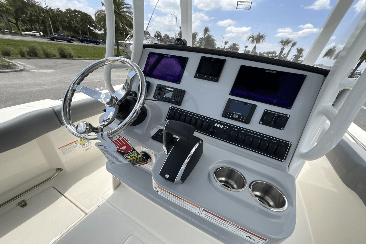 Slide: The Image of Boston Whaler 230 Outrage 2025 - 28