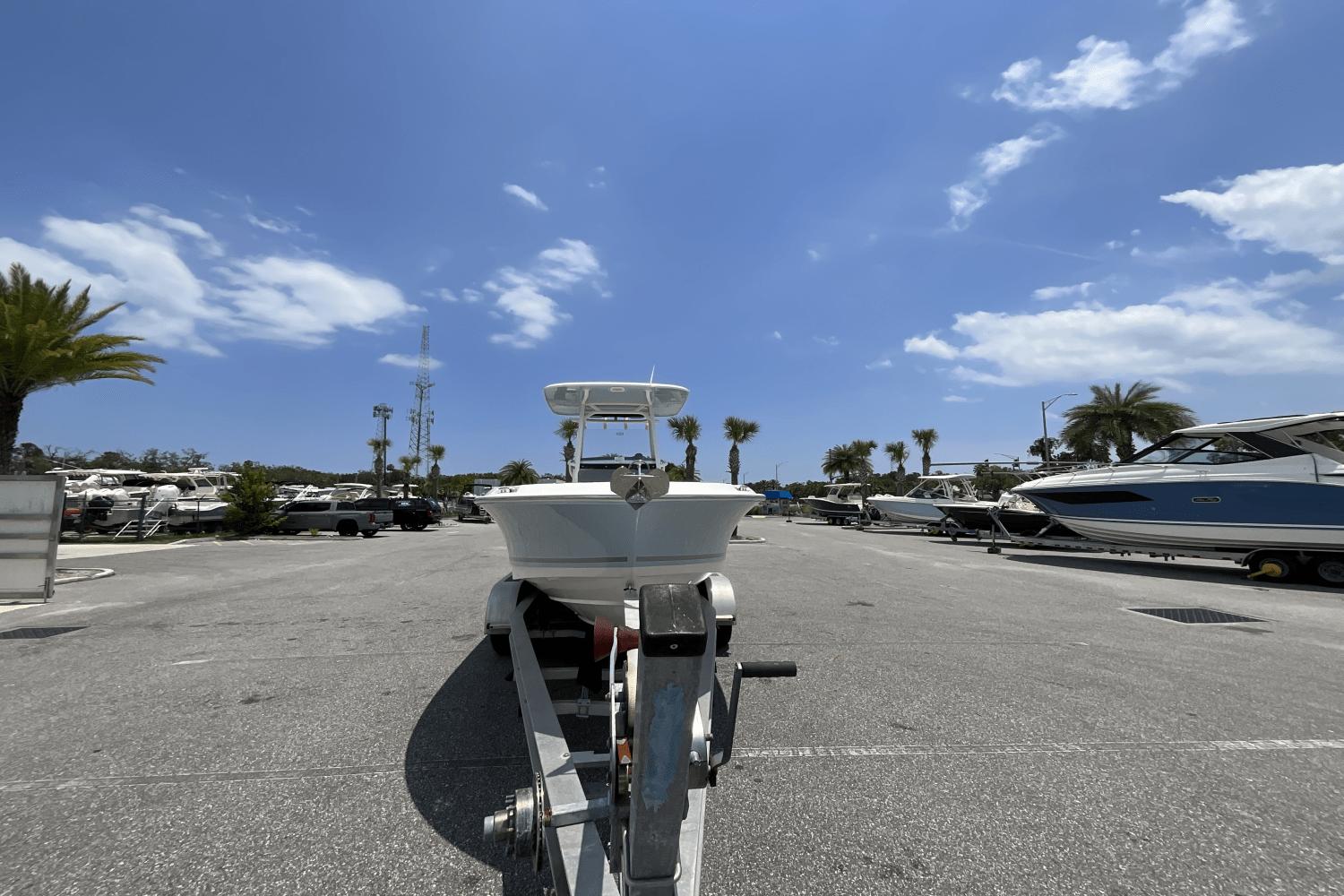 Slide: The Image of Boston Whaler 230 Outrage 2025 - 3