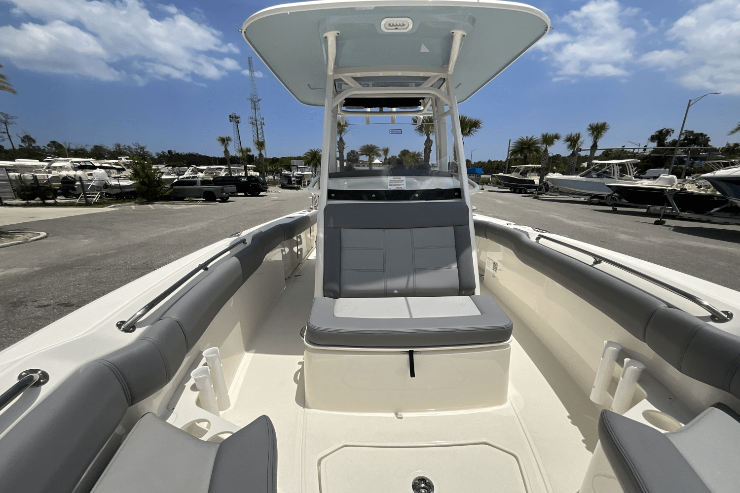 Slide: The Image of Boston Whaler 230 Outrage 2025 - 31