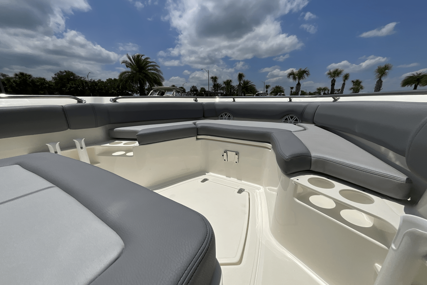 Slide: The Image of Boston Whaler 230 Outrage 2025 - 35