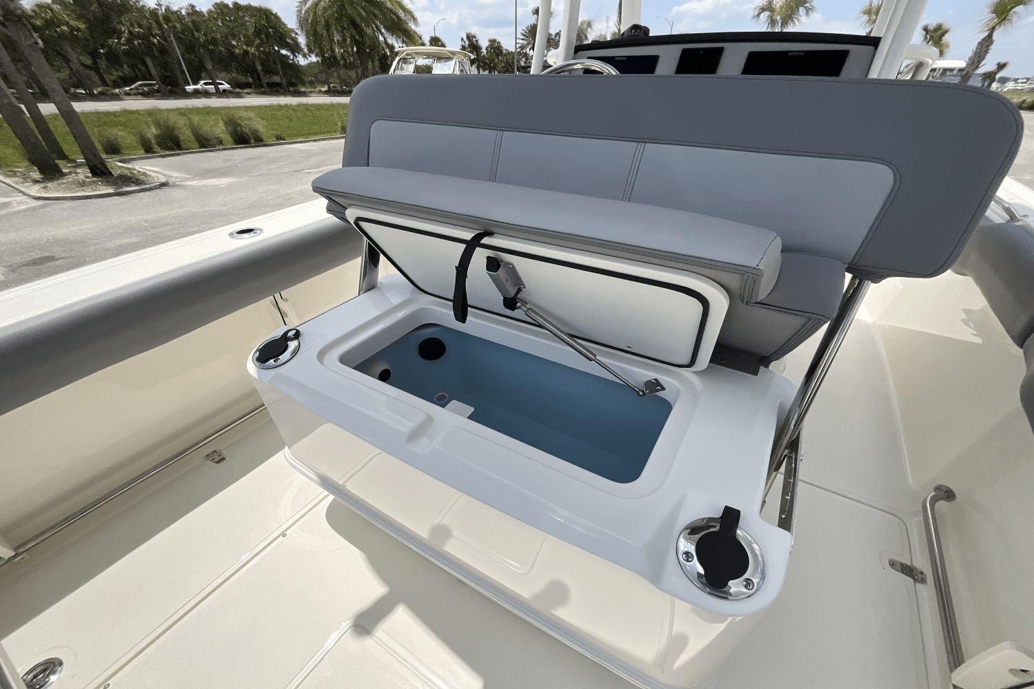 Slide: The Image of Boston Whaler 230 Outrage 2025 - 36