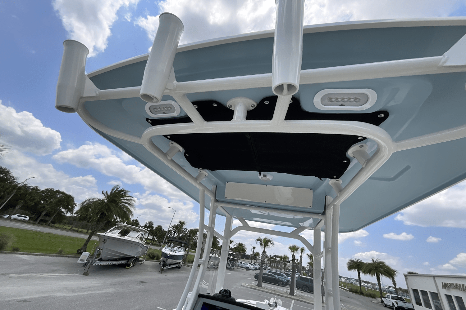 Slide: The Image of Boston Whaler 230 Outrage 2025 - 37
