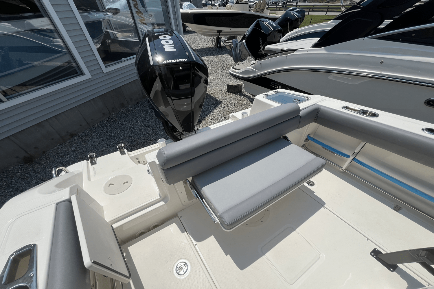 Slide: The Image of Boston Whaler 230 Outrage 2025 - 4