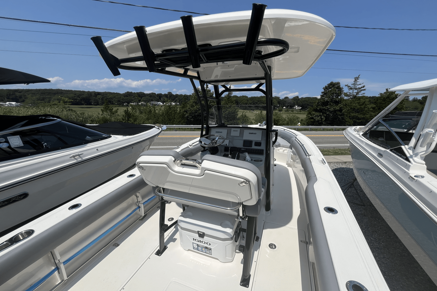Slide: The Image of Boston Whaler 230 Outrage 2025 - 5