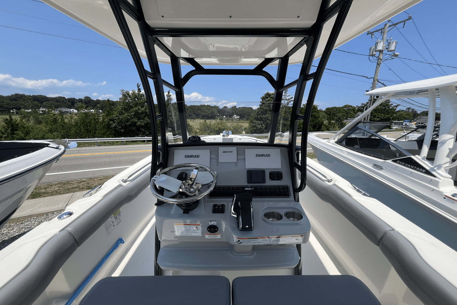 Slide: The Image of Boston Whaler 230 Outrage 2025 - 7