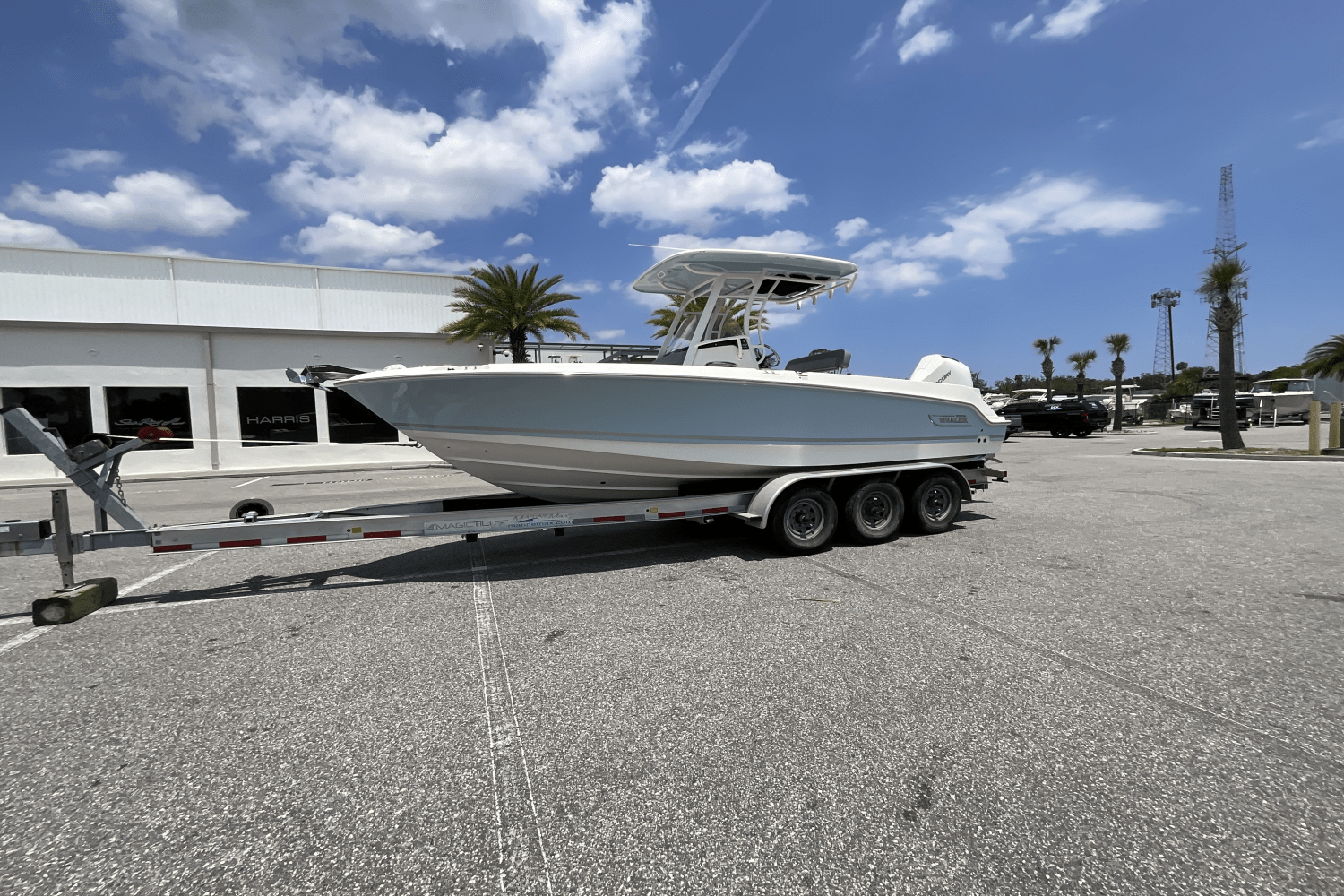 Slide: The Image of Boston Whaler 230 Outrage 2025 - 9