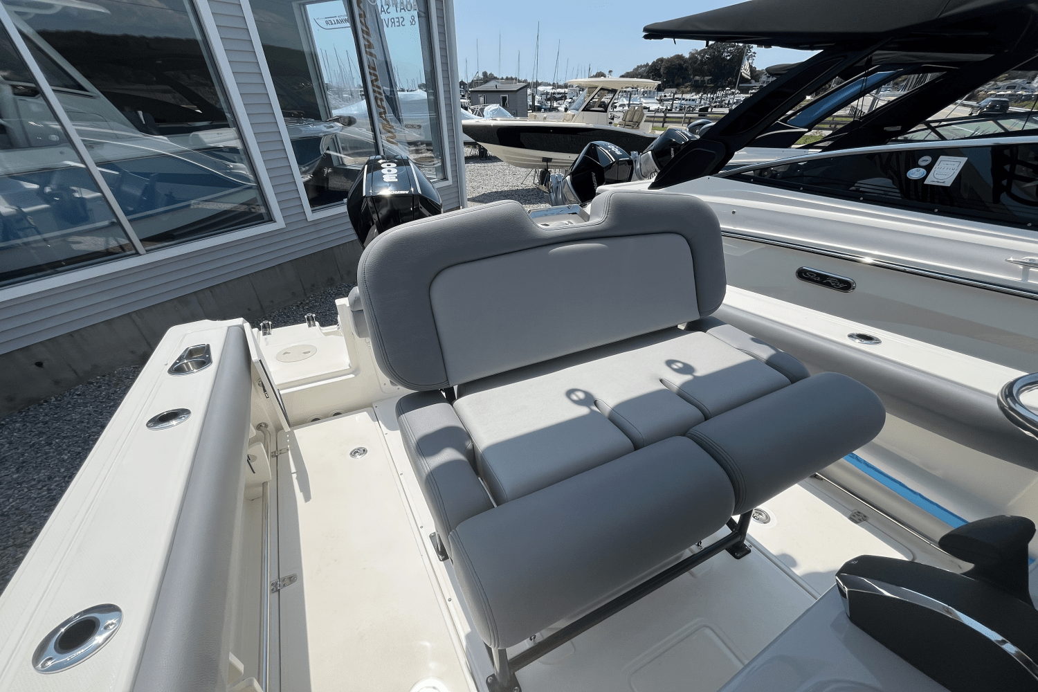 Slide: The Image of Boston Whaler 230 Outrage 2025 - 9