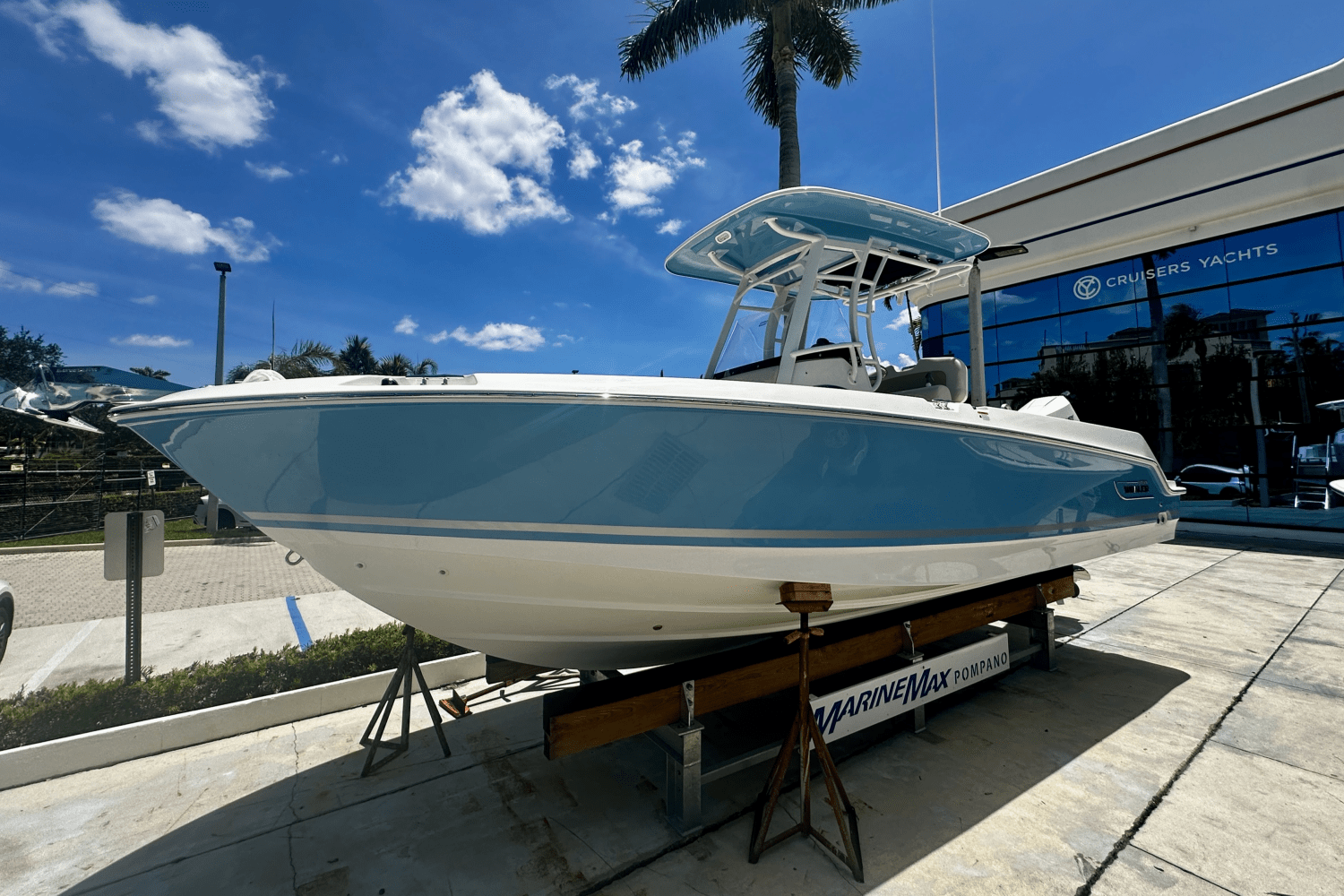 Slide: The Image of Boston Whaler 230 Outrage 2026 - 0