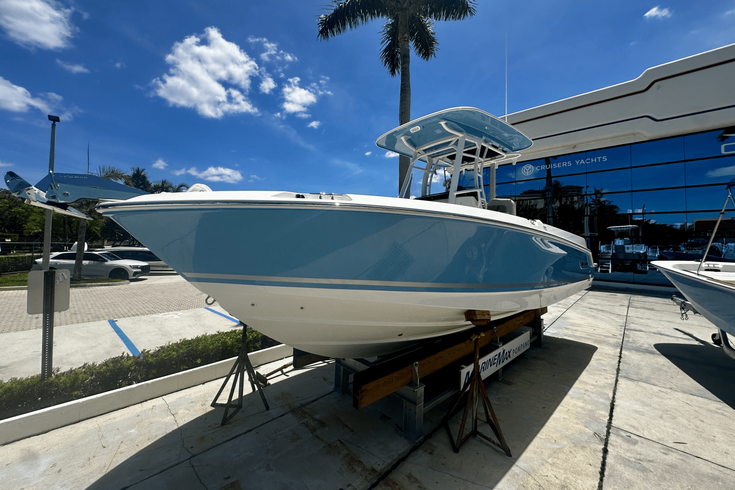 Slide: The Image of Boston Whaler 230 Outrage 2026 - 1