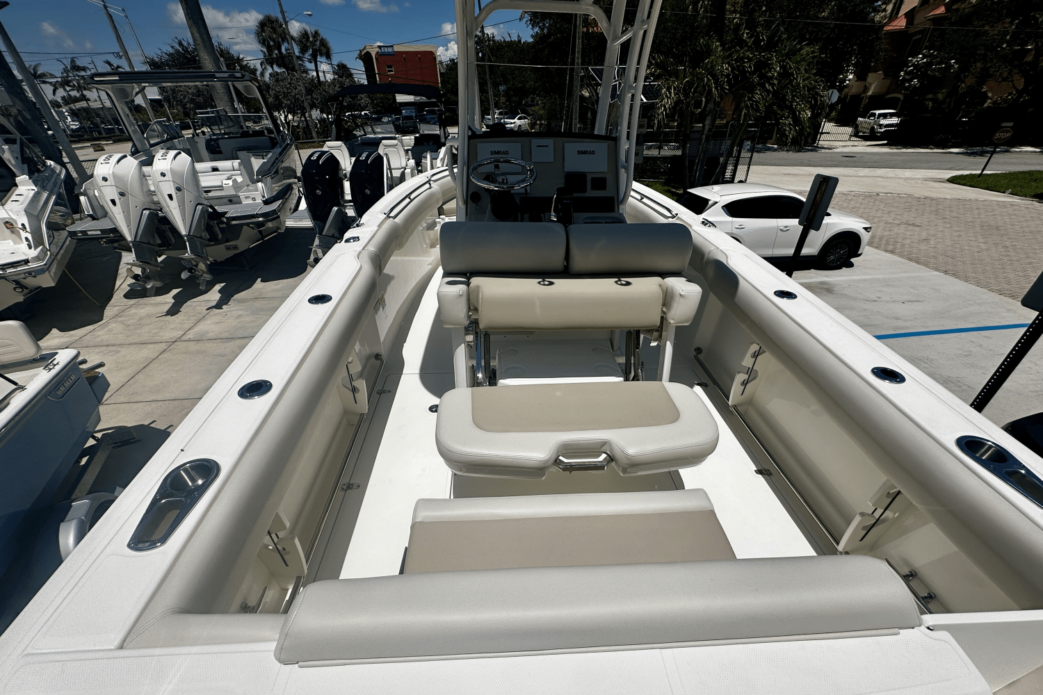 Slide: The Image of Boston Whaler 230 Outrage 2026 - 14