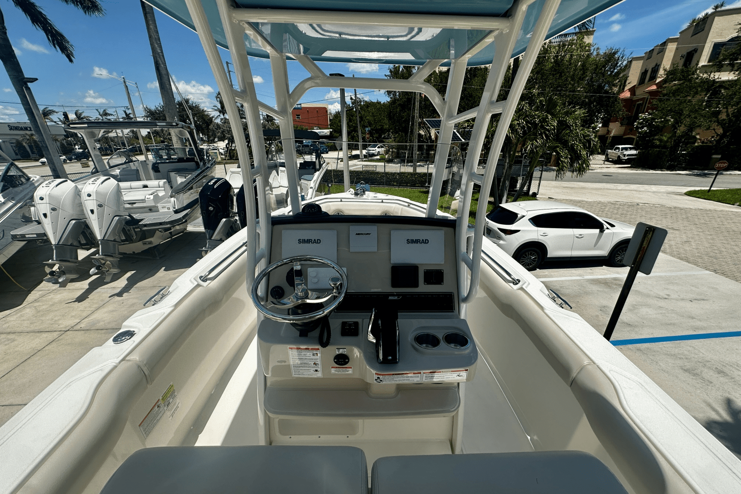 Slide: The Image of Boston Whaler 230 Outrage 2026 - 18
