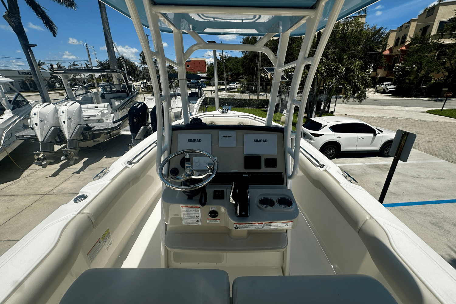 Slide: The Image of Boston Whaler 230 Outrage 2026 - 19