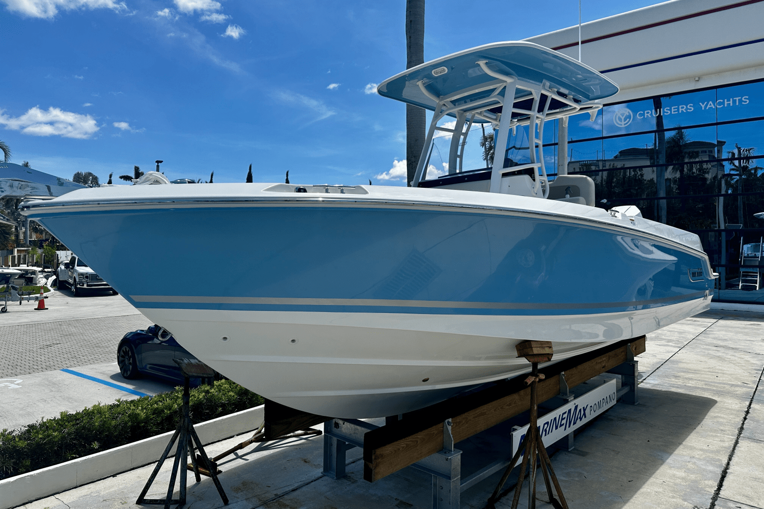 Slide: The Image of Boston Whaler 230 Outrage 2026 - 2