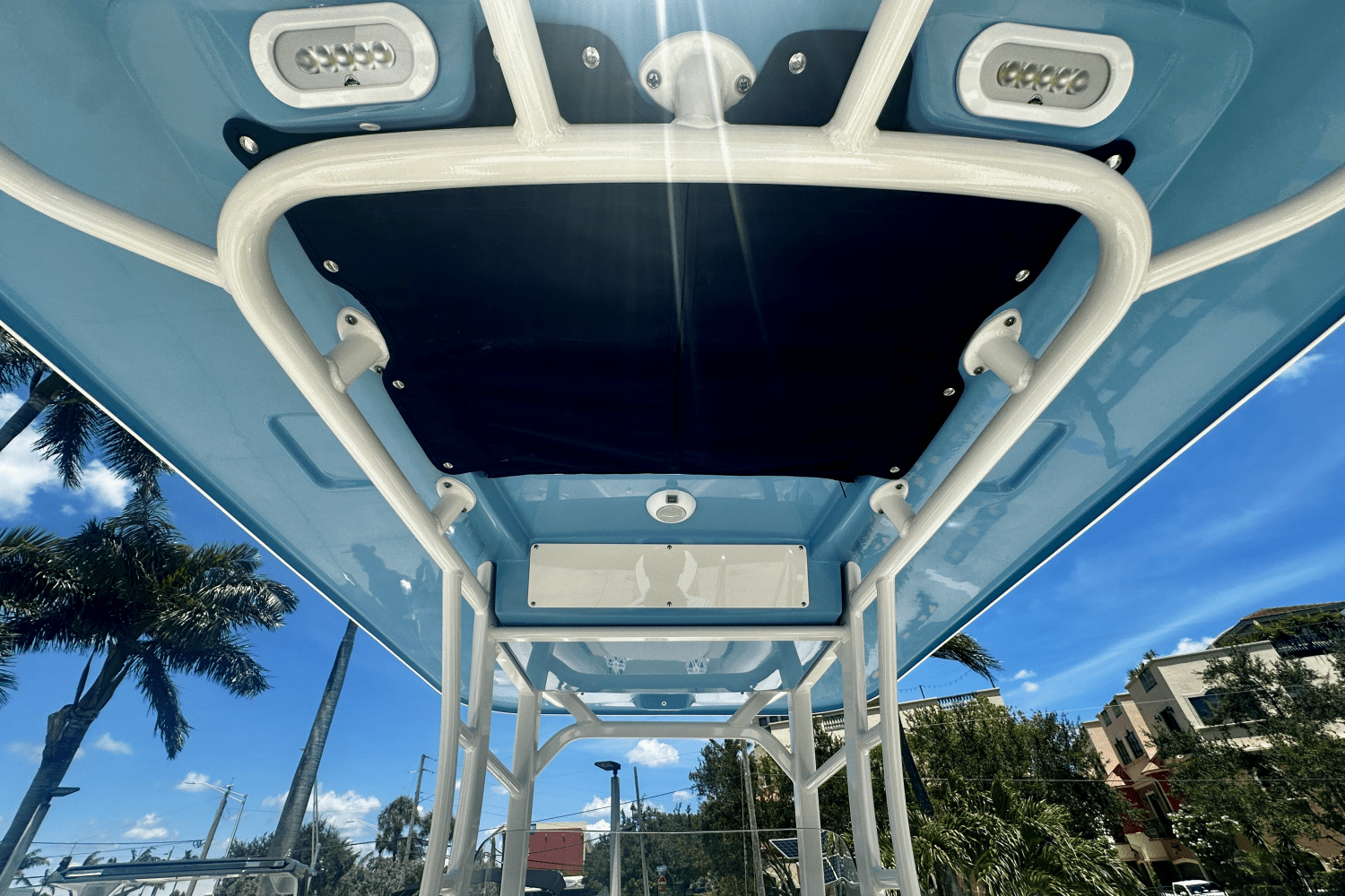 Slide: The Image of Boston Whaler 230 Outrage 2026 - 21