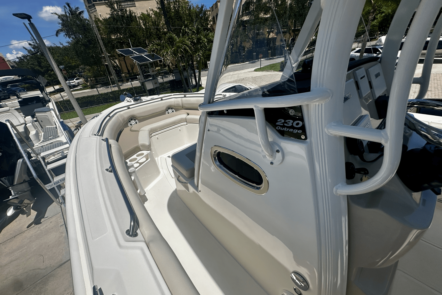Slide: The Image of Boston Whaler 230 Outrage 2026 - 23