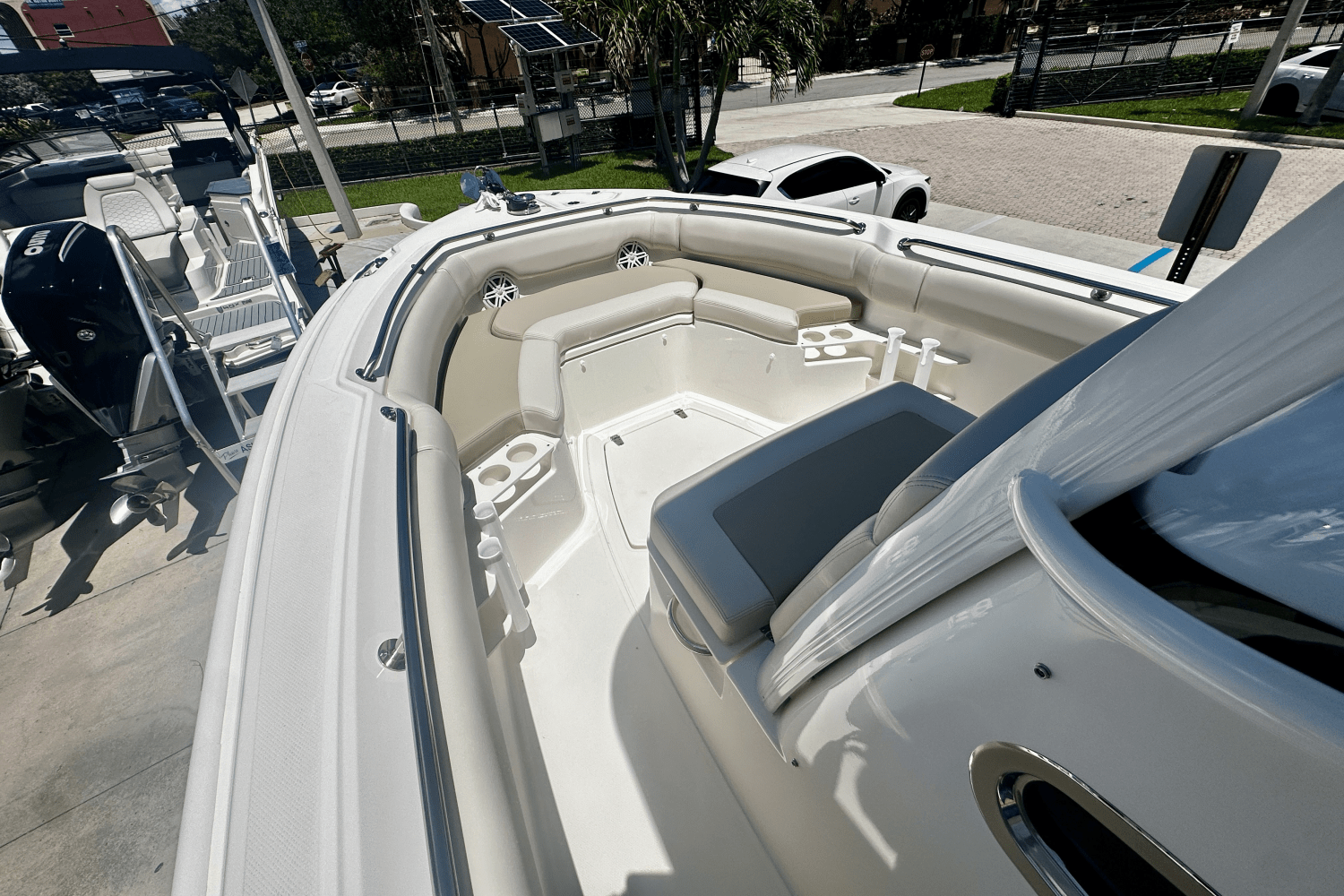 Slide: The Image of Boston Whaler 230 Outrage 2026 - 24
