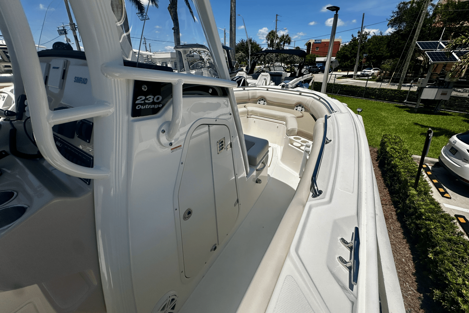 Slide: The Image of Boston Whaler 230 Outrage 2026 - 25