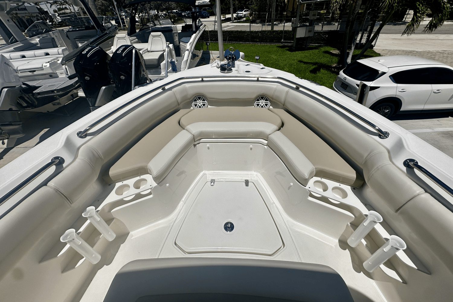 Slide: The Image of Boston Whaler 230 Outrage 2026 - 26