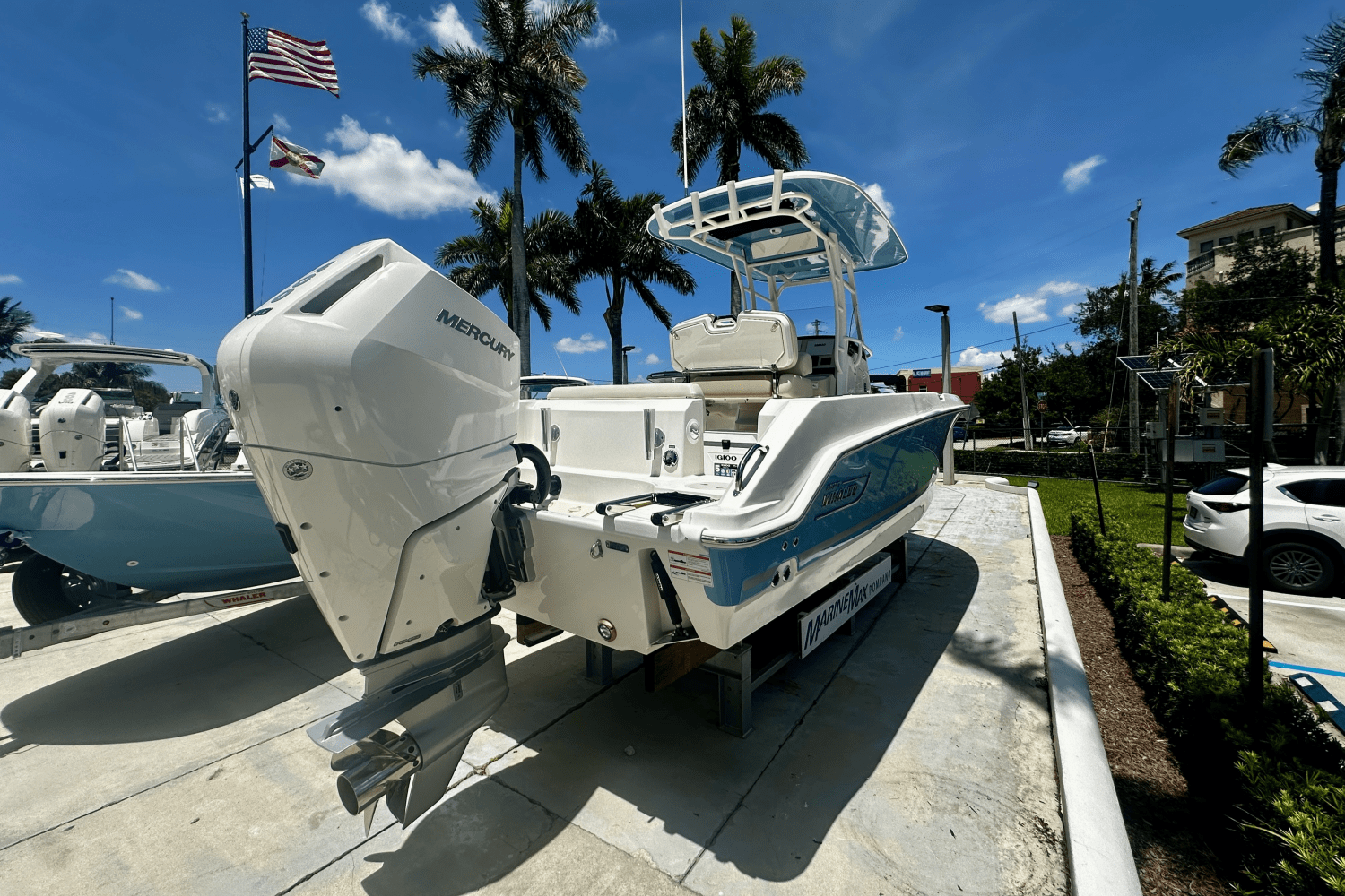 Slide: The Image of Boston Whaler 230 Outrage 2026 - 7