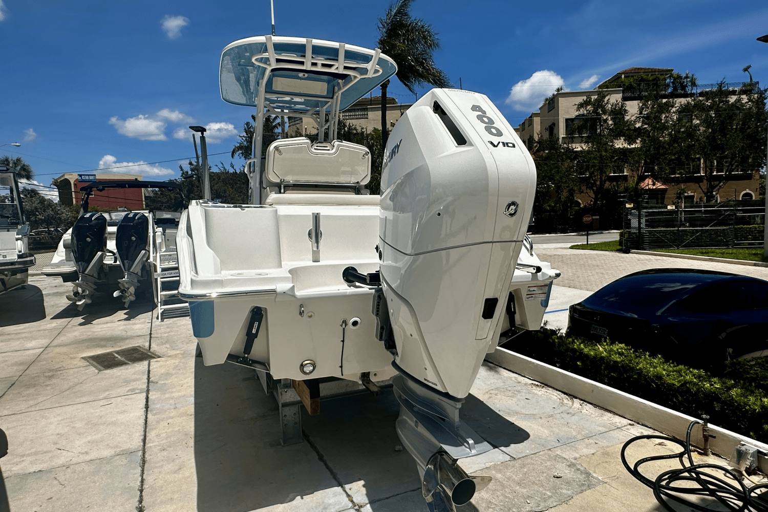 Slide: The Image of Boston Whaler 230 Outrage 2026 - 8