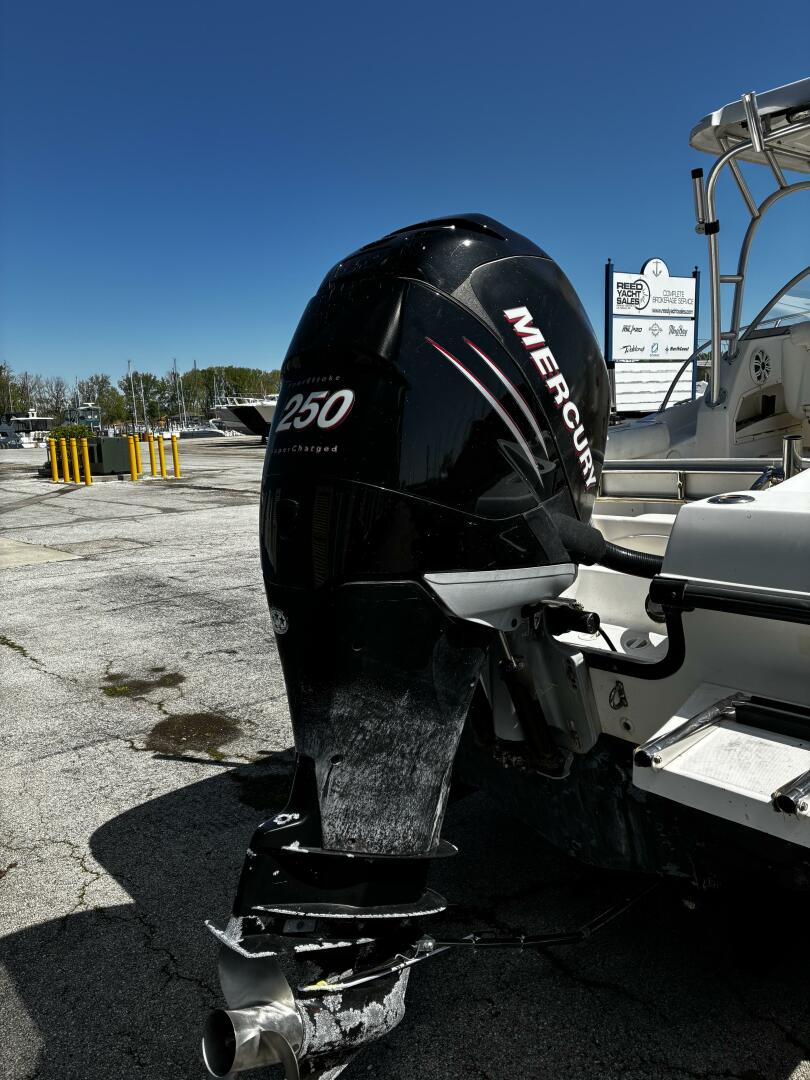 Slide: The Image of Boston Whaler 235 Conquest 2005 - 5295481