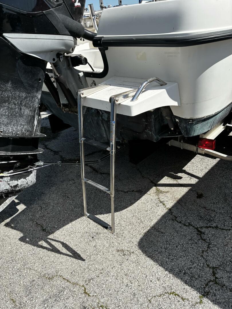 Slide: The Image of Boston Whaler 235 Conquest 2005 - 5295482