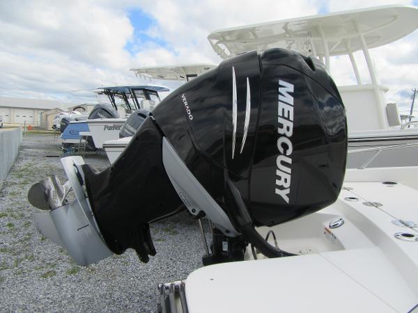 Slide: The Image of 2019 Boston Whaler 240 Dauntless with Mercury outboard engine. - 22