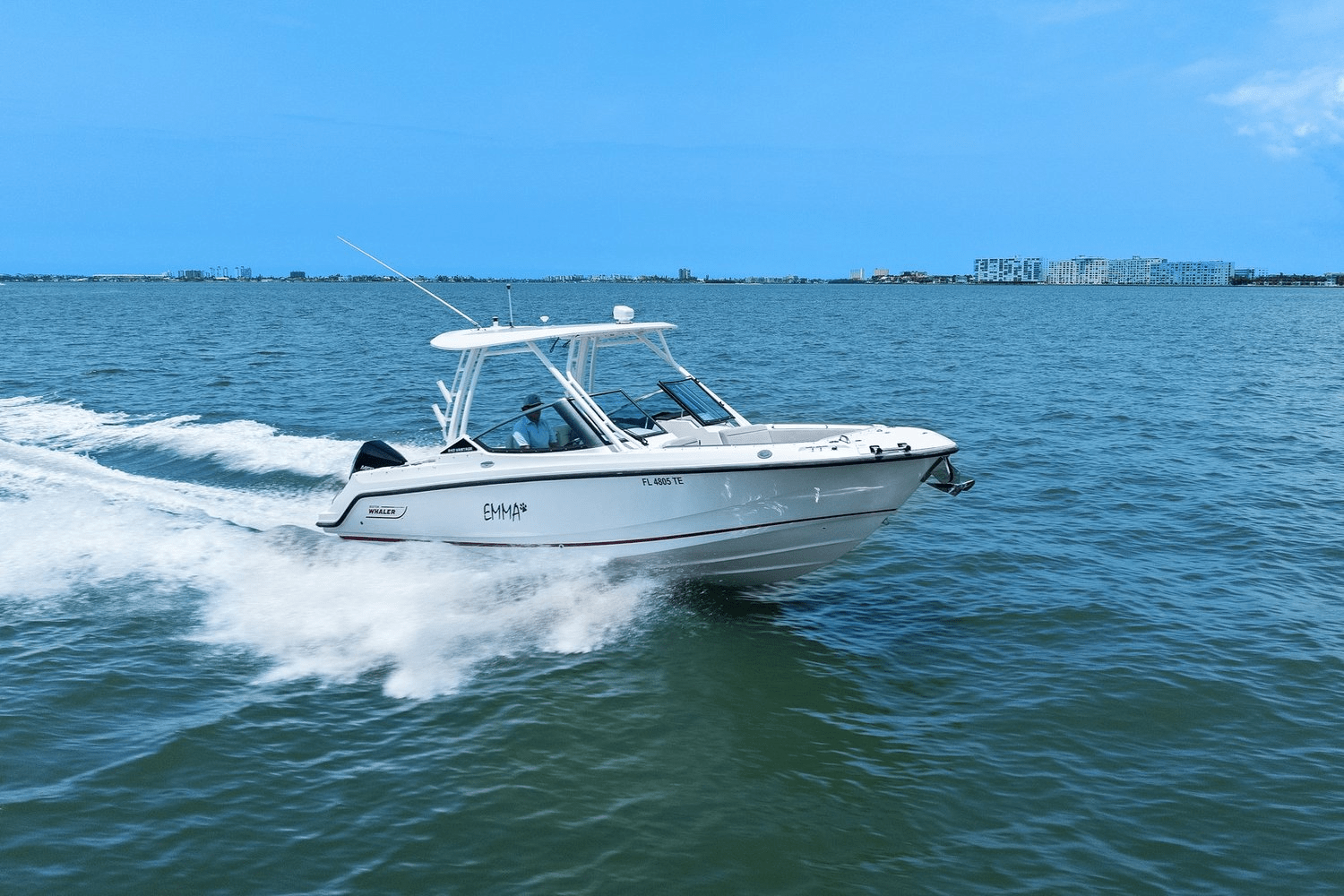 Slide: The Image of Boston Whaler 240 VANTAGE 2022 - 0