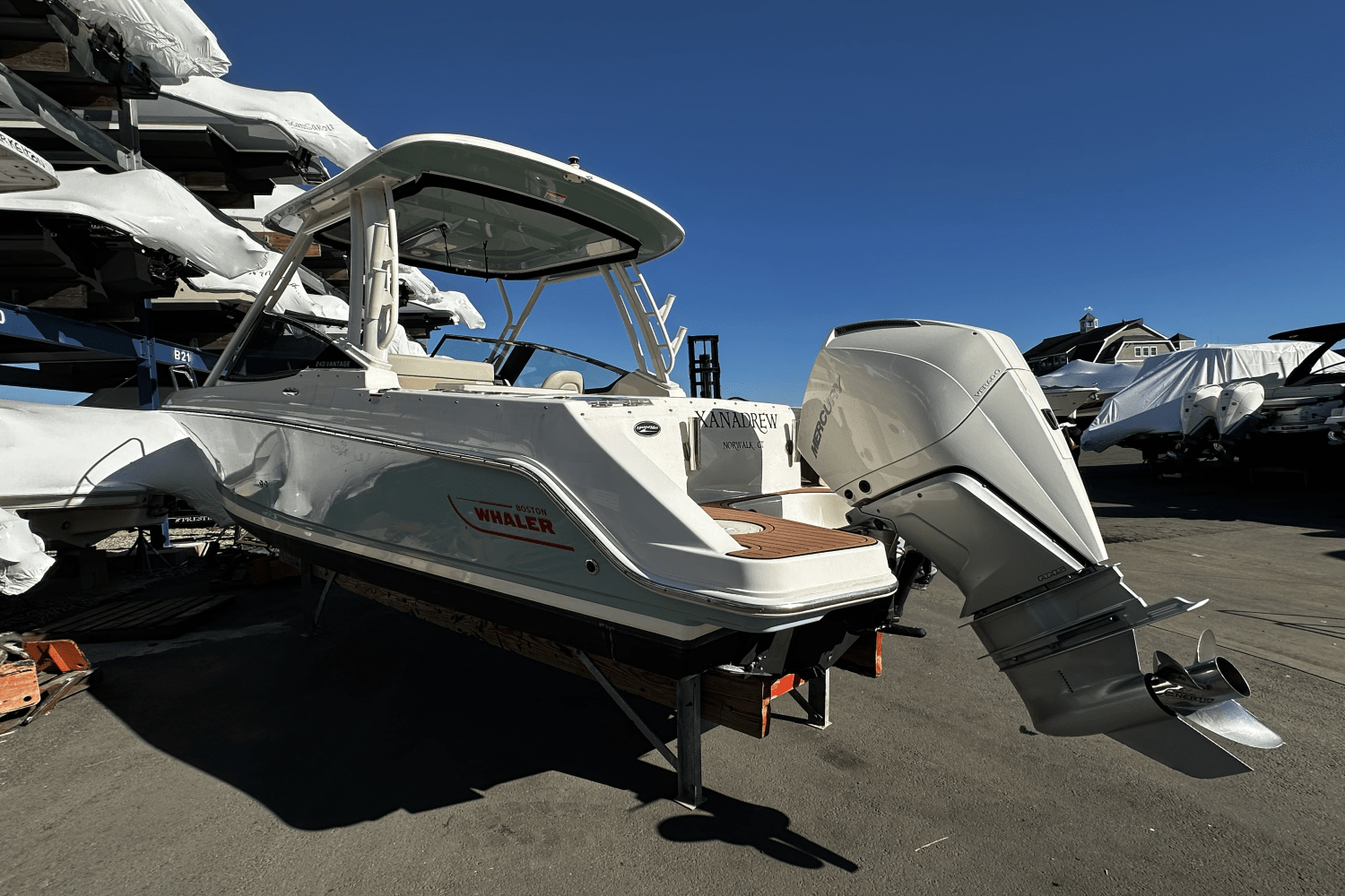 Slide: The Image of Boston Whaler 240 VANTAGE 2022 - 1