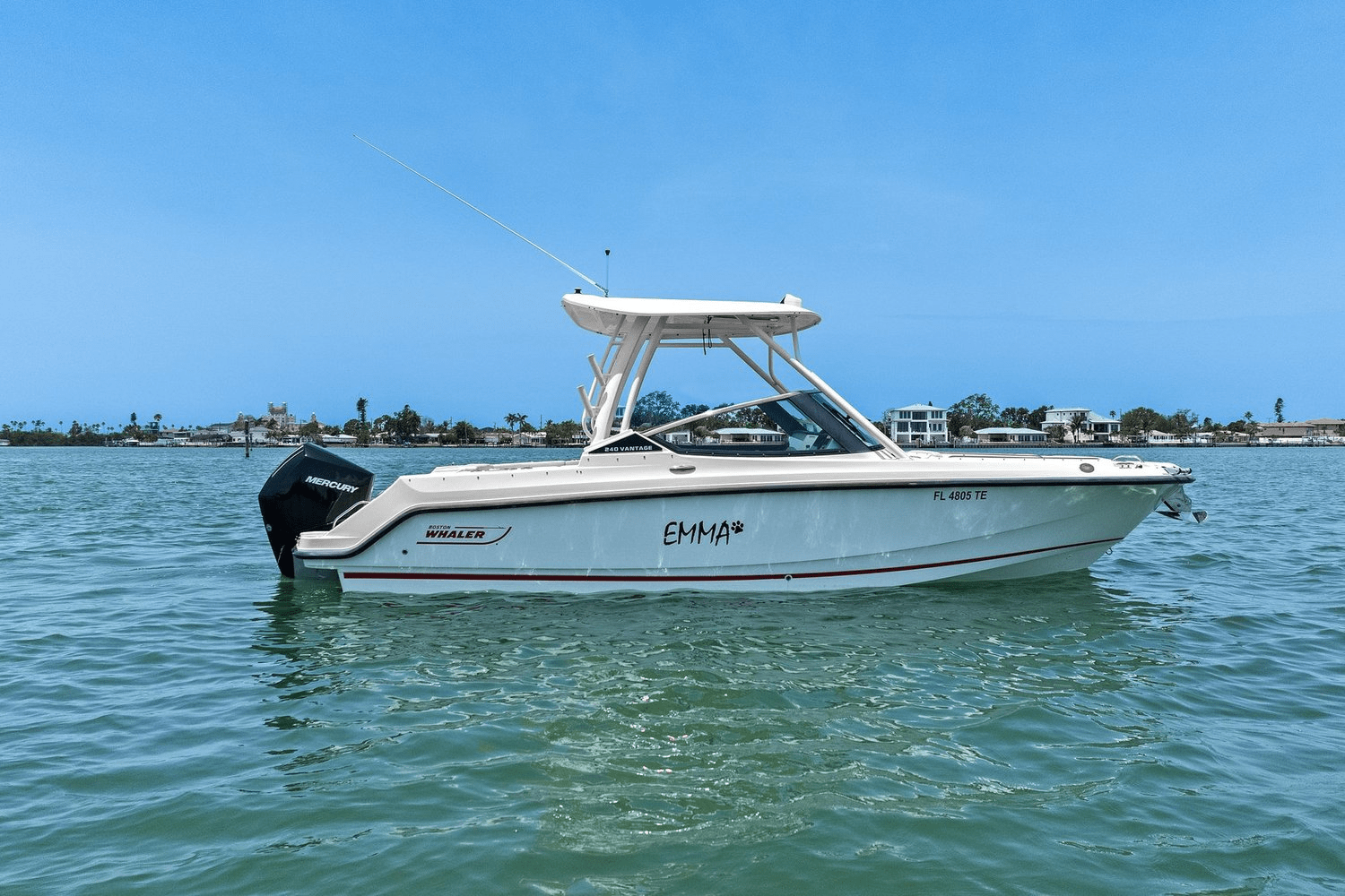 Slide: The Image of Boston Whaler 240 VANTAGE 2022 - 1