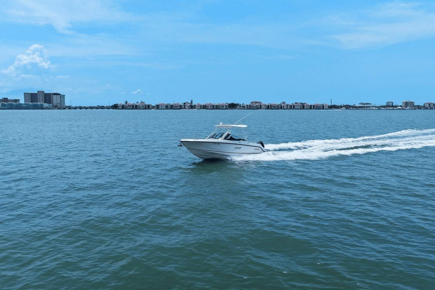 Slide: The Image of Boston Whaler 240 VANTAGE 2022 - 13