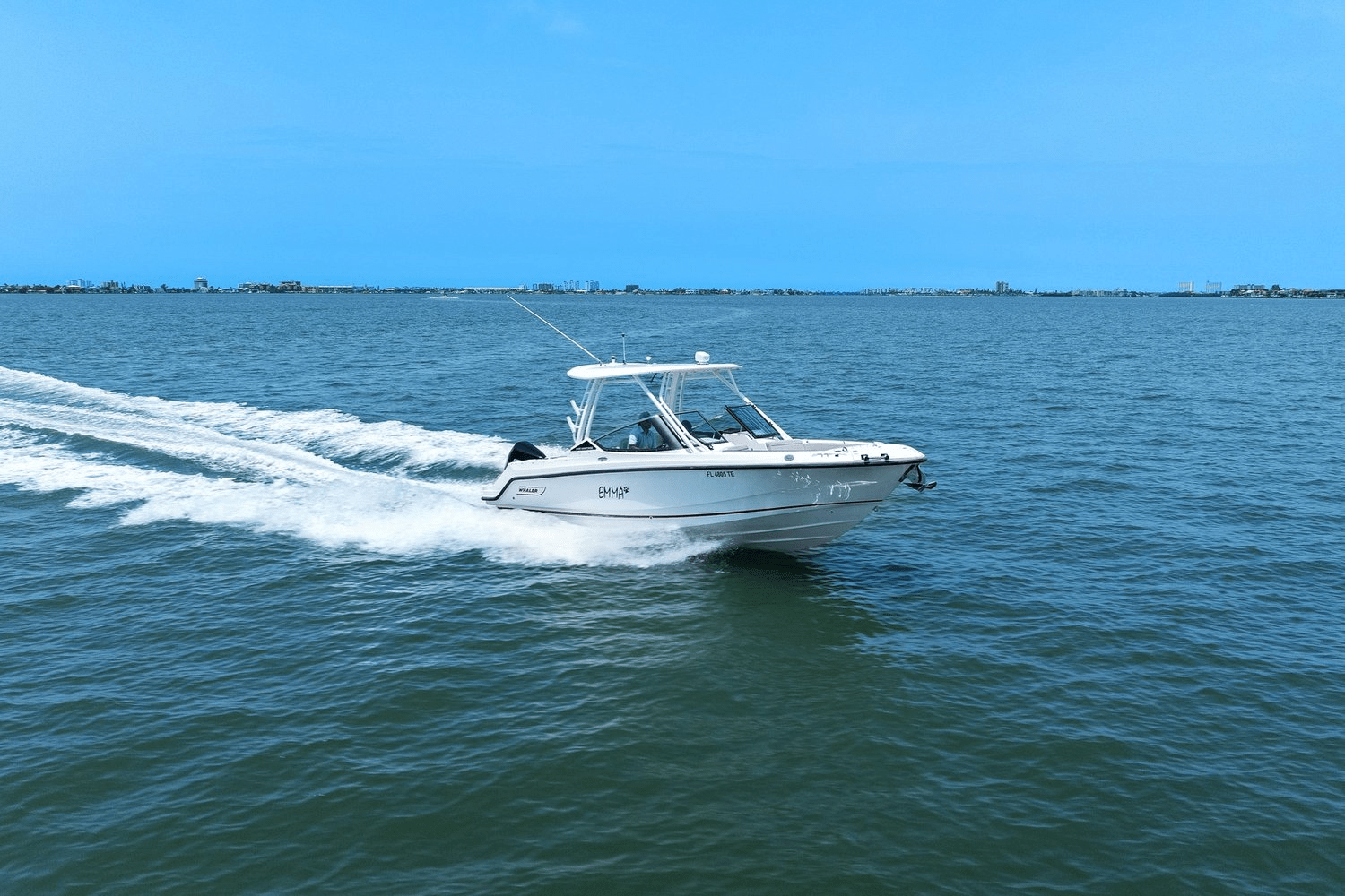 Slide: The Image of Boston Whaler 240 VANTAGE 2022 - 16