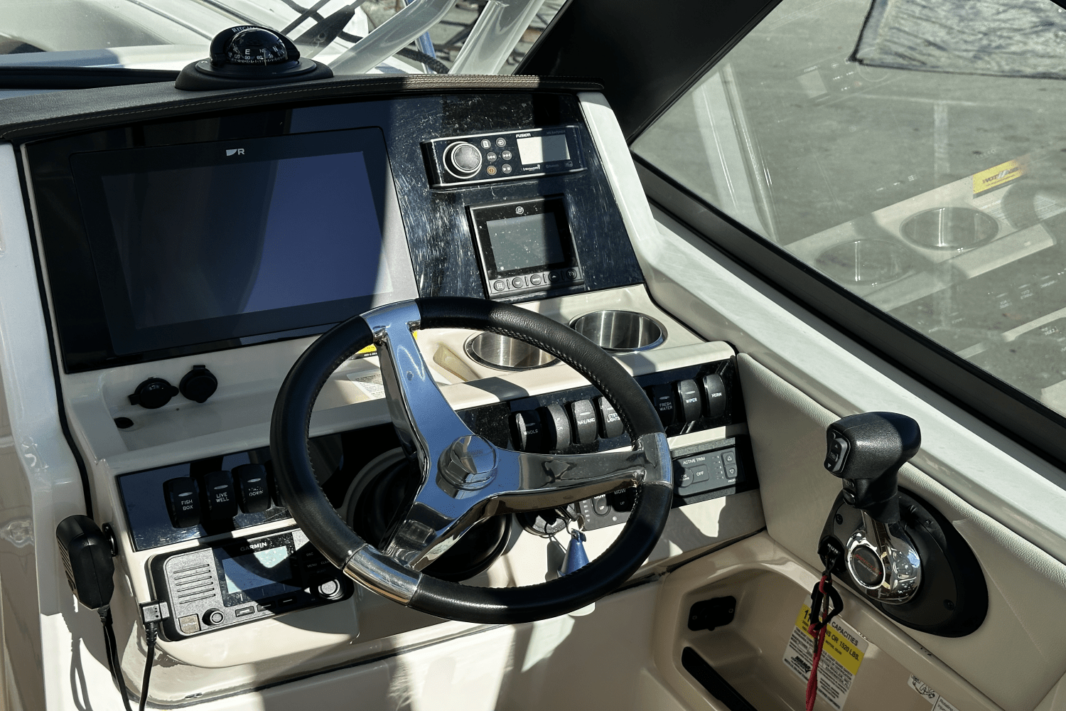 Slide: The Image of Boston Whaler 240 VANTAGE 2022 - 19