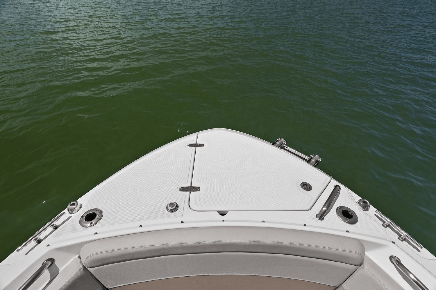 Slide: The Image of Boston Whaler 240 VANTAGE 2022 - 25