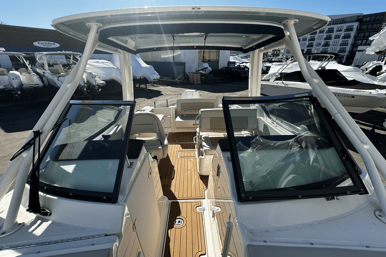 Slide: The Image of Boston Whaler 240 VANTAGE 2022 - 26