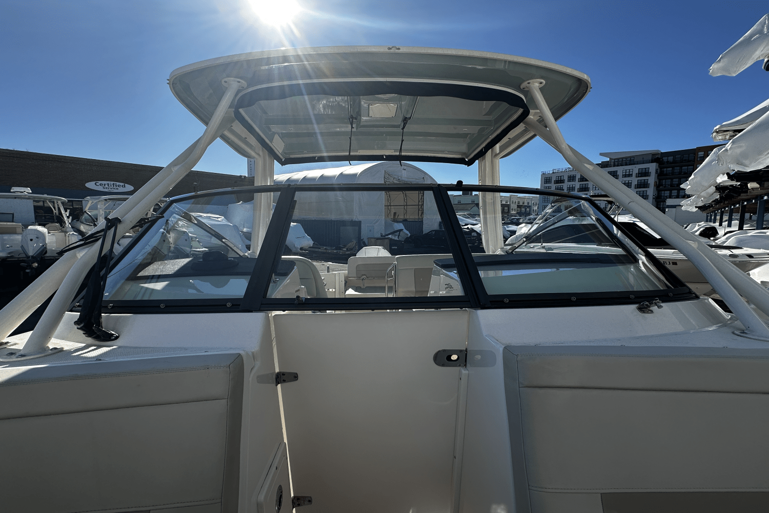 Slide: The Image of Boston Whaler 240 VANTAGE 2022 - 28