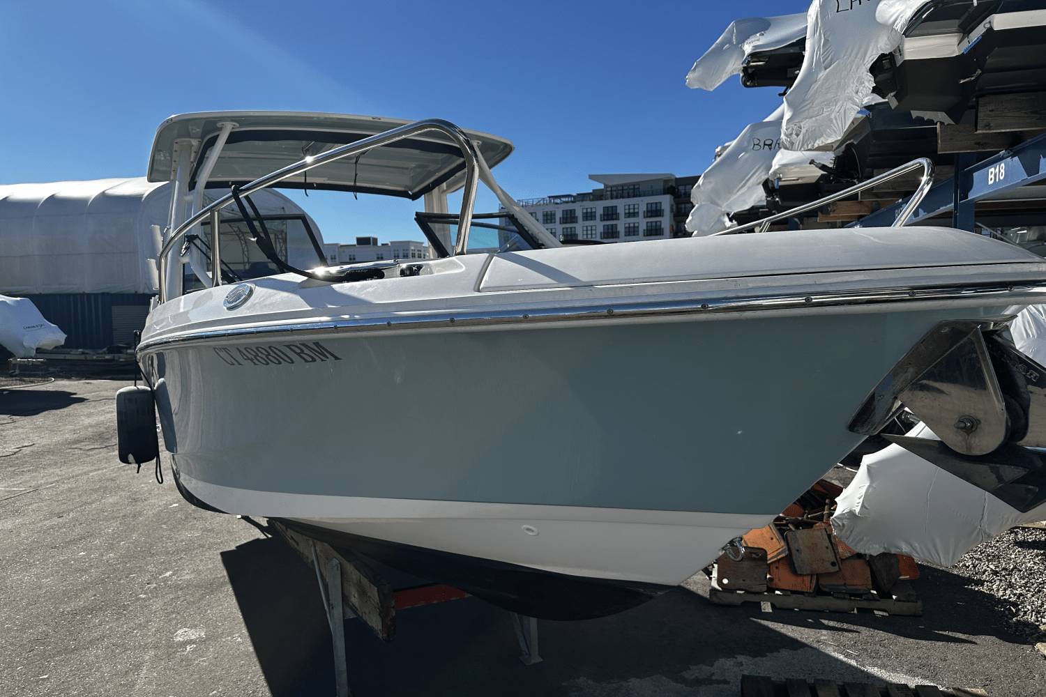 Slide: The Image of Boston Whaler 240 VANTAGE 2022 - 3