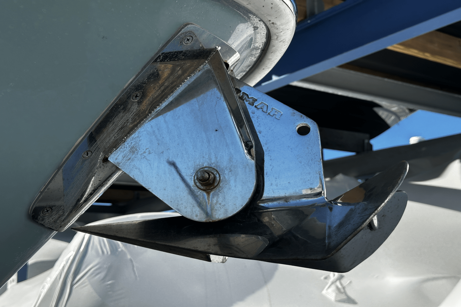 Slide: The Image of Boston Whaler 240 VANTAGE 2022 - 30