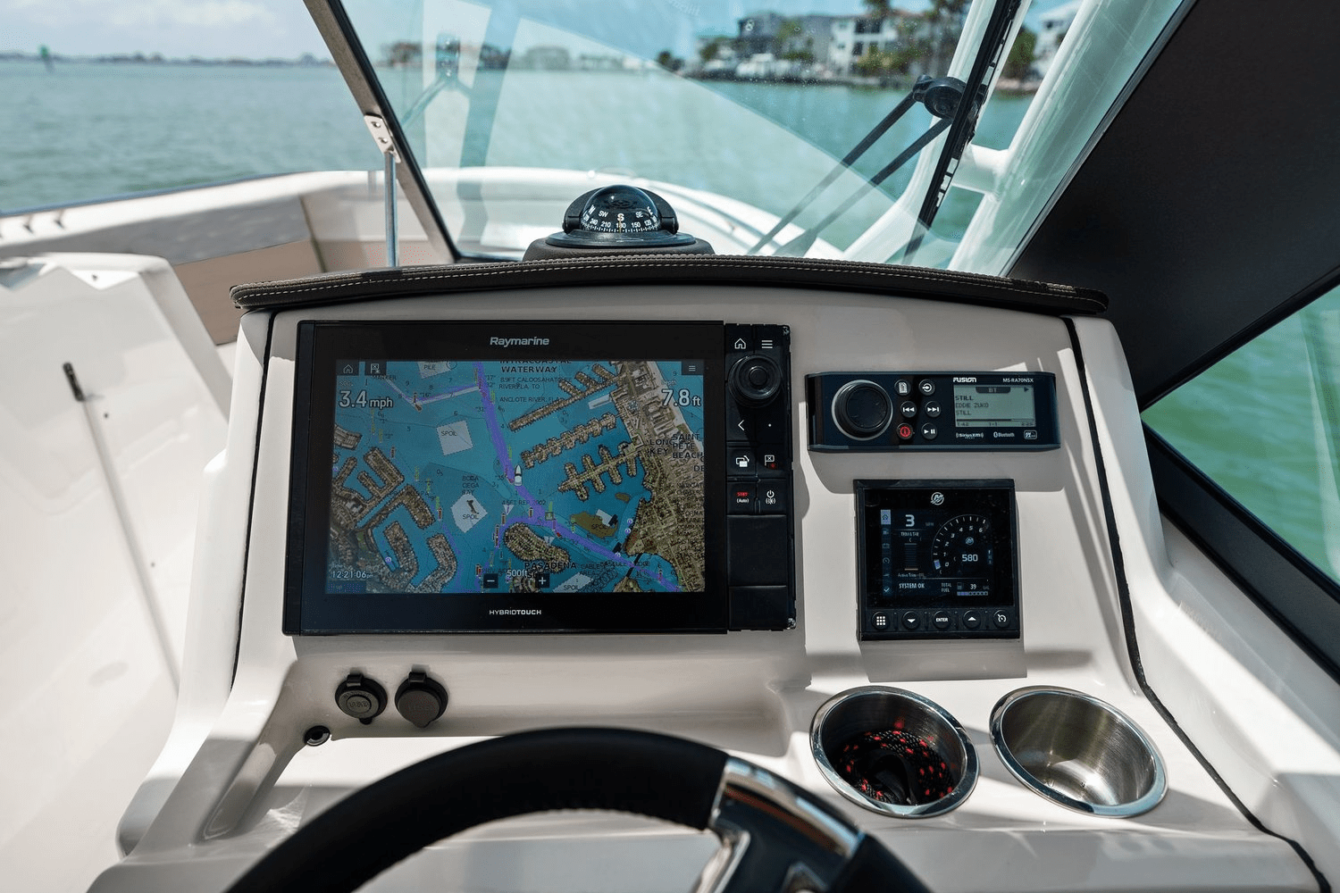 Slide: The Image of Boston Whaler 240 VANTAGE 2022 - 37
