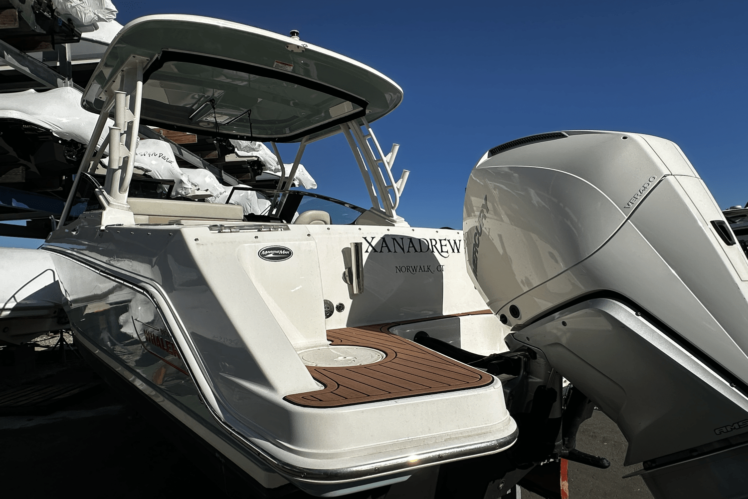 Slide: The Image of Boston Whaler 240 VANTAGE 2022 - 5