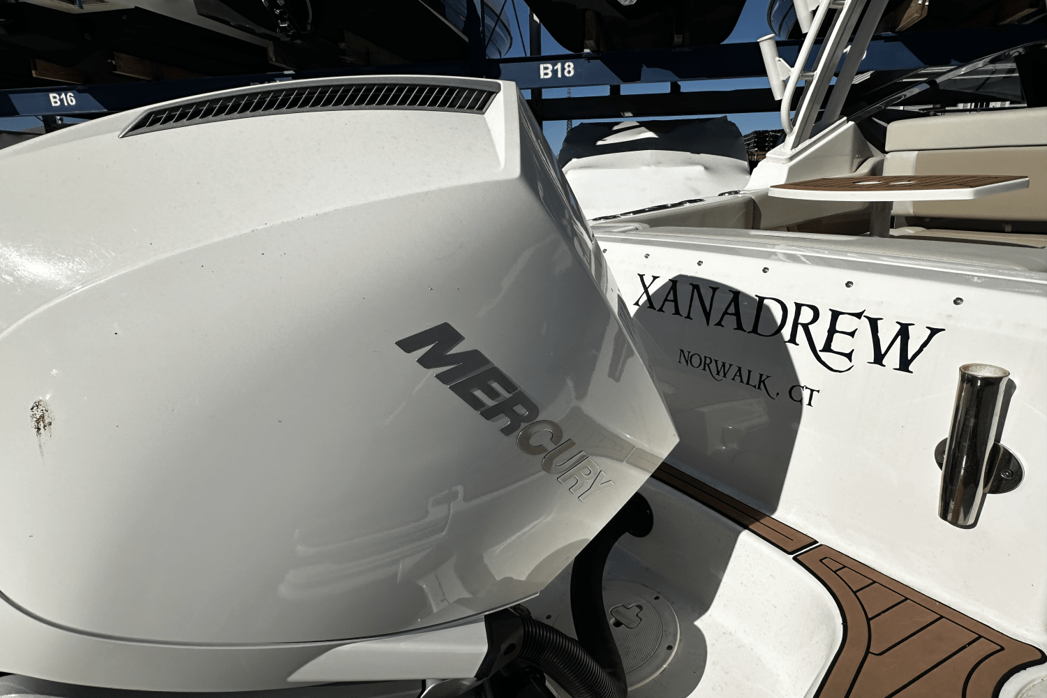 Slide: The Image of Boston Whaler 240 VANTAGE 2022 - 6