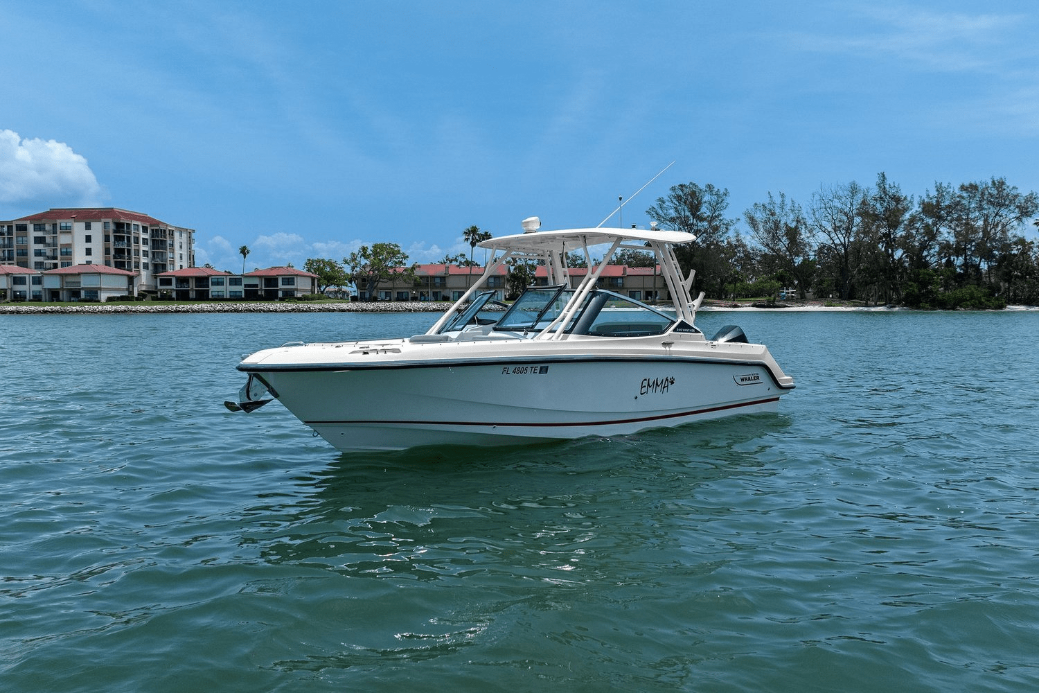 Slide: The Image of Boston Whaler 240 VANTAGE 2022 - 6