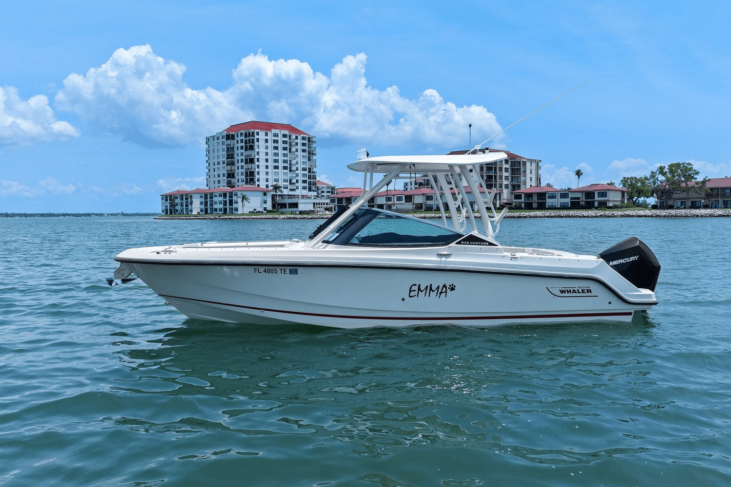 Slide: The Image of Boston Whaler 240 VANTAGE 2022 - 7