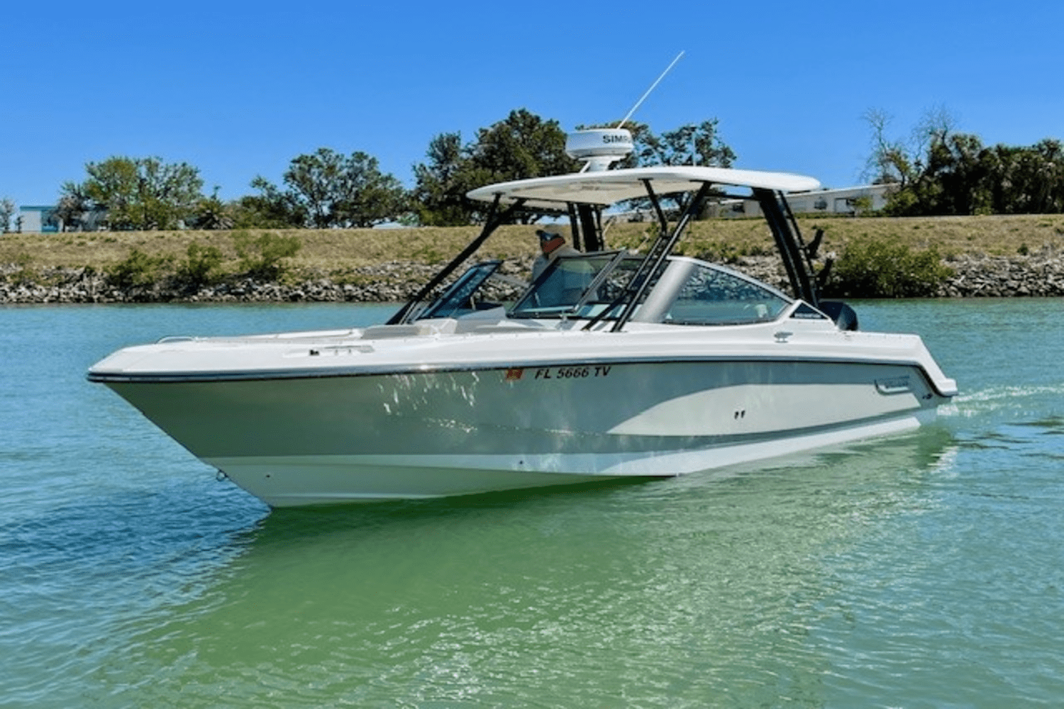 Slide: The Image of Boston Whaler 240 VANTAGE 2023 - 0