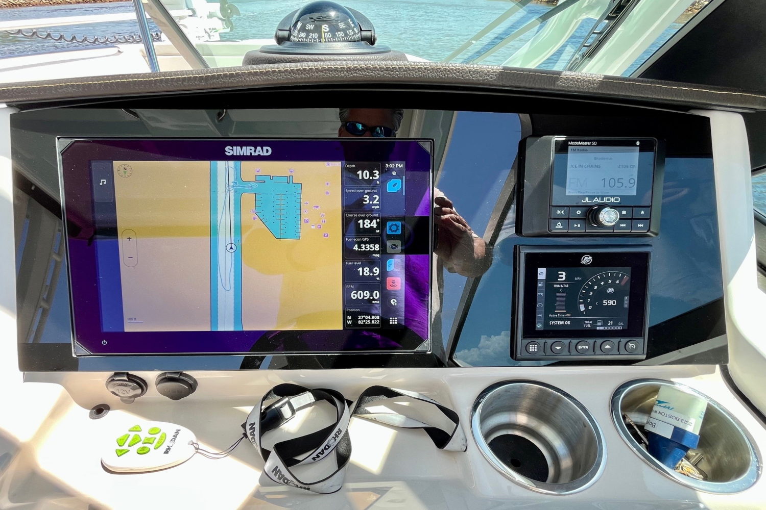 Slide: The Image of Boston Whaler 240 VANTAGE 2023 - 15