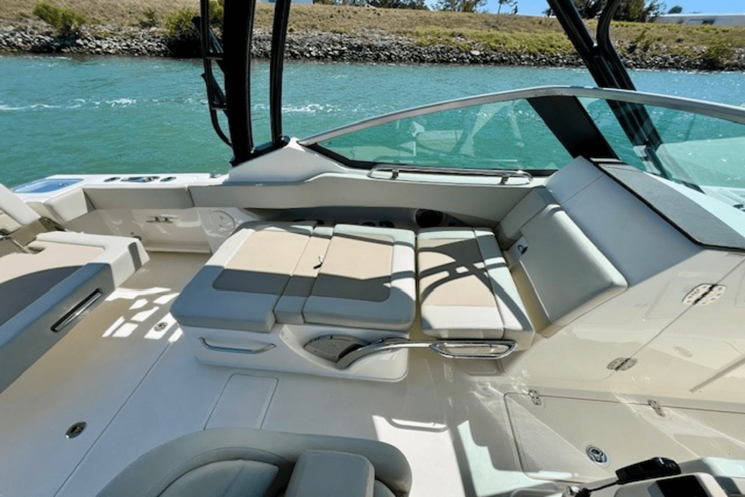 Slide: The Image of Boston Whaler 240 VANTAGE 2023 - 17