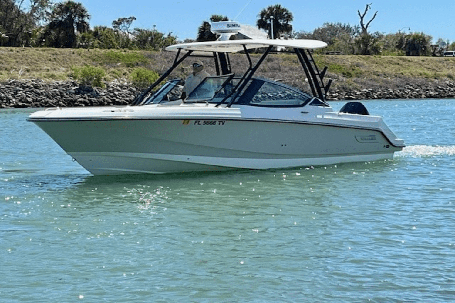 Slide: The Image of Boston Whaler 240 VANTAGE 2023 - 2
