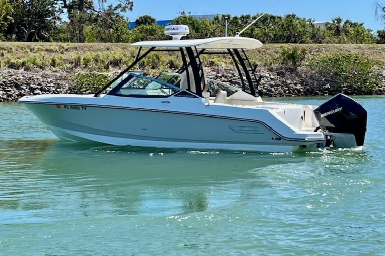 Slide: The Image of Boston Whaler 240 VANTAGE 2023 - 3
